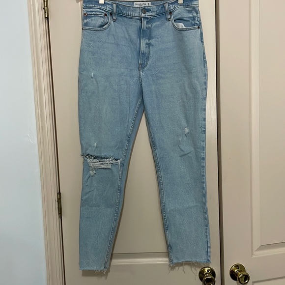 Abercrombie & Fitch High Rise Skinny Jean - Picture 1 of 6
